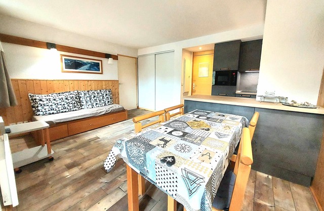 Charming apt for 5, pool access, parking, Plagne 1800