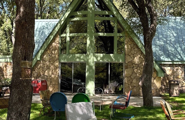 Charming Aframe 4-bedroom Ranch house with AC and WiFi in wonderful Roanoke