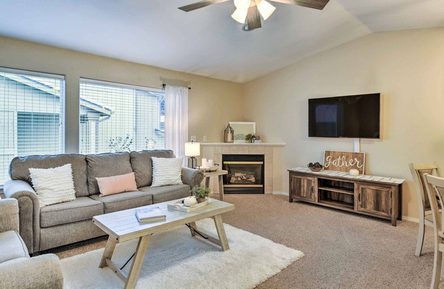 Charming Anchorage Townhouse w/Fire Pit!