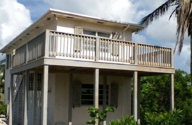 Charming and Affordable House in Prime French Leave Beach Location