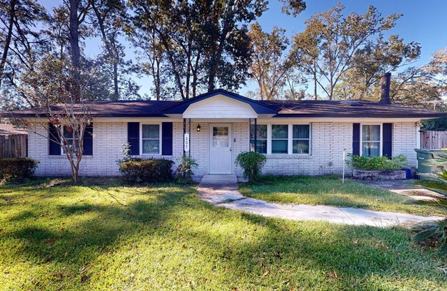 Charming and comfortable ADA compliant home, centrally located