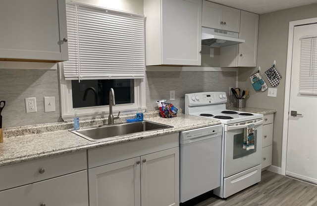 Charming and modern 3 bedroom home close to nature, walking and biking trails