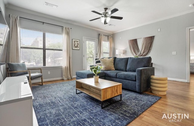 Charming and Spacious Apt in Austin with a Pool