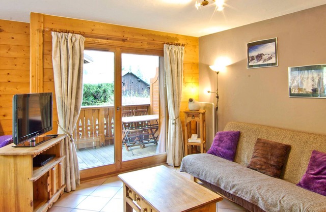 Charming Apartment with Mont Blanc View, Sleeps 6, Near Chamonix Center