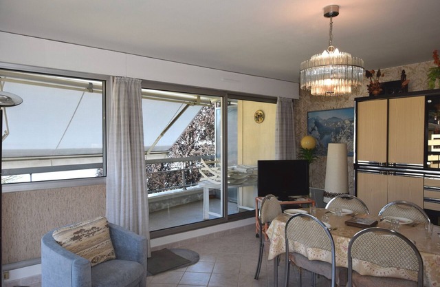 Charming Apartment in Evian - Central Location, Pet-Friendly, Close to Lake and Amenities