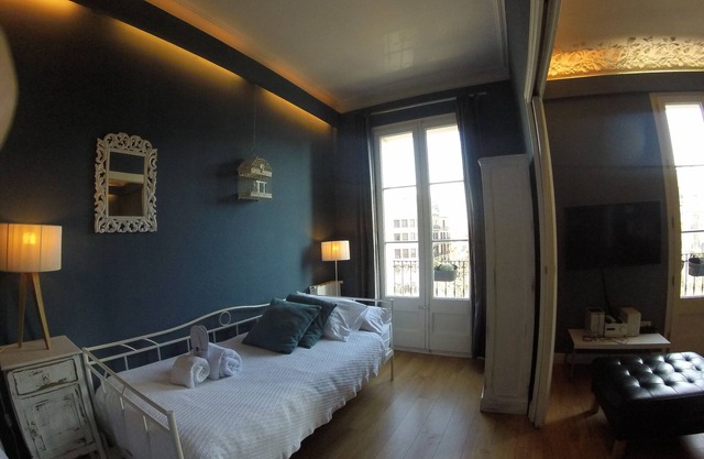 Charming Apartment in the Main Street of Barcelona, Close to Downtown and Gracia