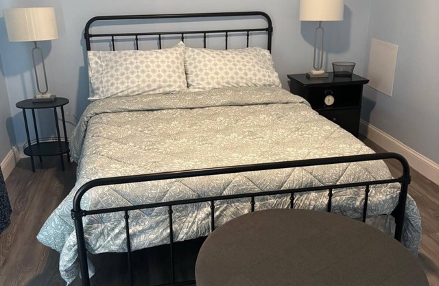 Charming apartment in serene Wilmington with AC