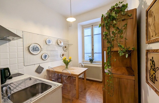 Charming apartment in a 1910s building 2 min walk from the Colosseum