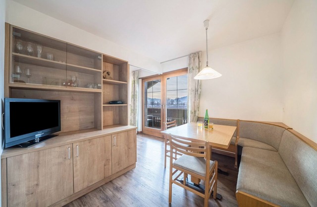 Charming Apartment “ Kammerhof Birne” with Mountain View, Wi-Fi, Balcony & Garden