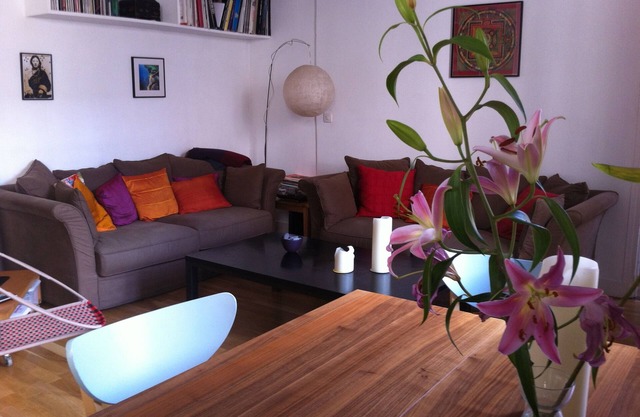 Charming apartment sunny in building and pleasant neighborhood