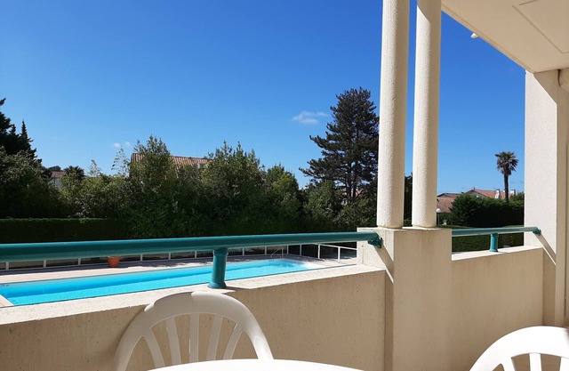 Charming Apartment with Heated Pool, Terrace, and Parking Near Golf Course in Ciboure
