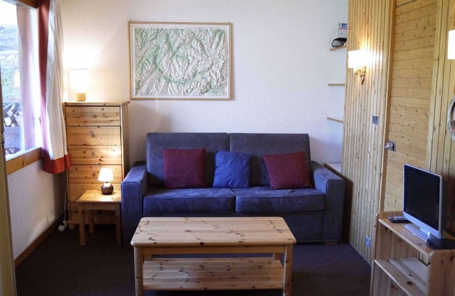 Charming apartment with lift and ski locker, perfect for 4 people in Méribel