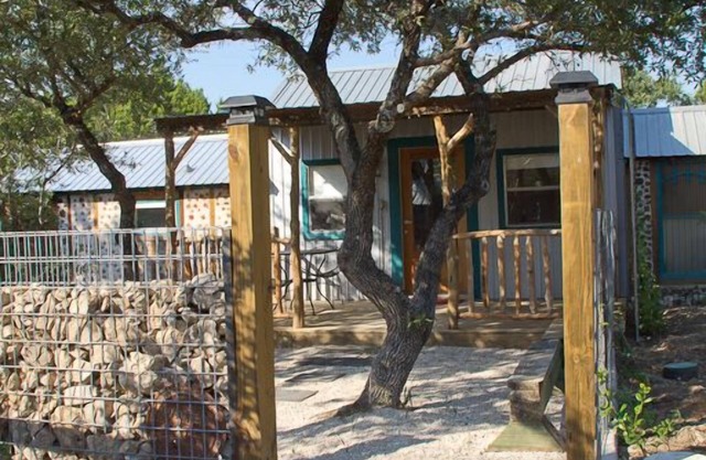 Charming Artistic Casita in rolling Texas Hill Country