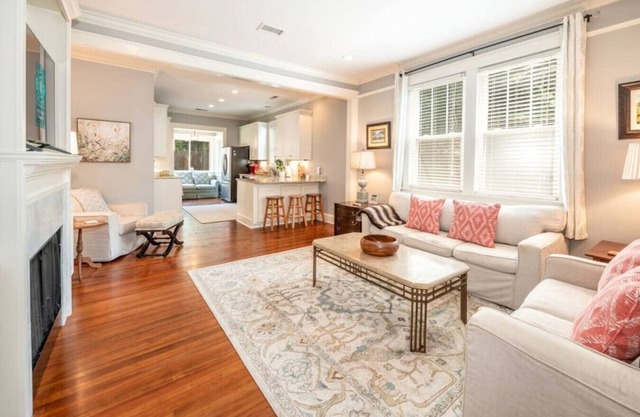 Charming Avondale Home ~ 5 min from Downtown!