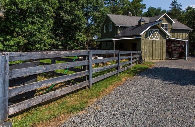 Charming Barn House