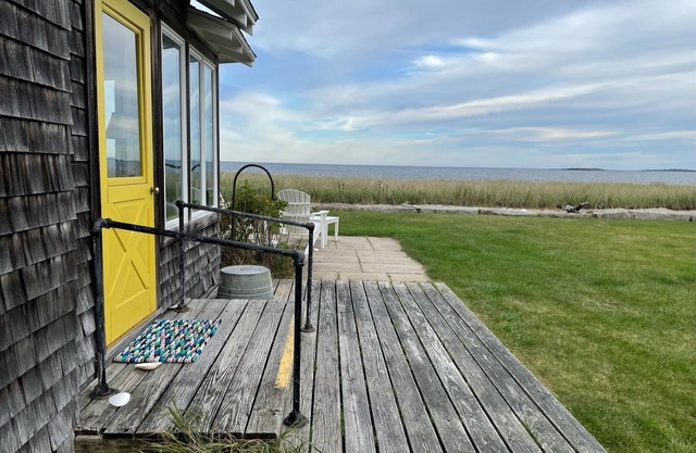 Charming beachfront cottage-private beach access and ocean views