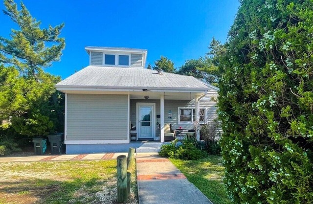 Charming Beachside Cottage – Just 1.5 Blocks from the Beach