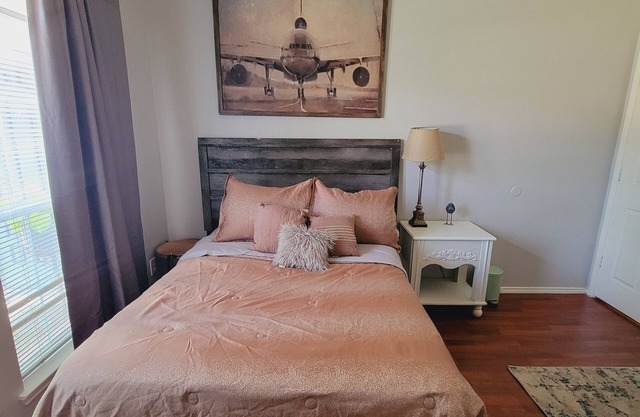 Charming Bedroom in Denton with AC.nshared bathroom