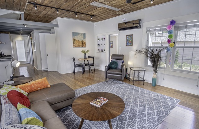 Charming & Bright Southtown Bungalow