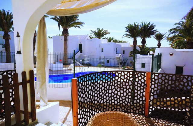 Charming bungalow in the palms at the pool in delightful Costa Calma with WiFi
