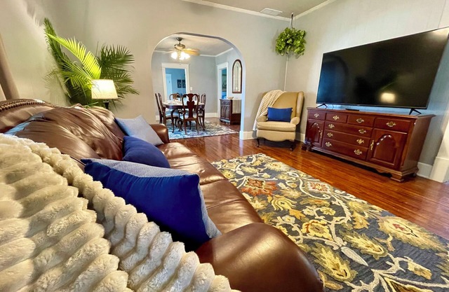 Charming "Bungalow Home" with Sunroom *Near Beach & Park*Walkable to Restaurants