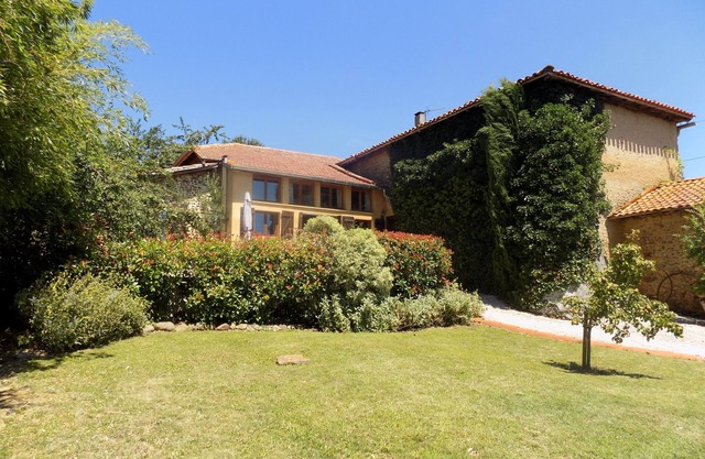 Charming C19th converted farmhouse with large pool in unspoilt lower Gascony