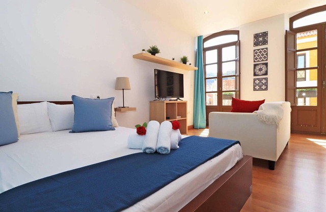 Charming Central Studio in Historic Malaga, 15 Min Walk to Malagueta Beach
