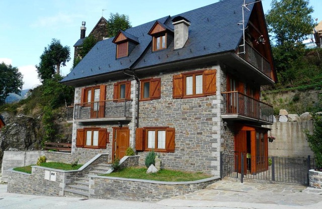 Charming Chalet in Viella, Mountain View