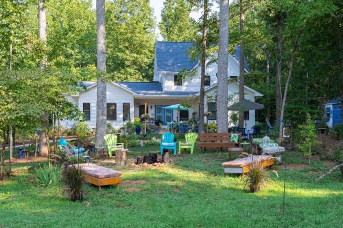 Charming Charlottesville Apt with Outdoor Space!