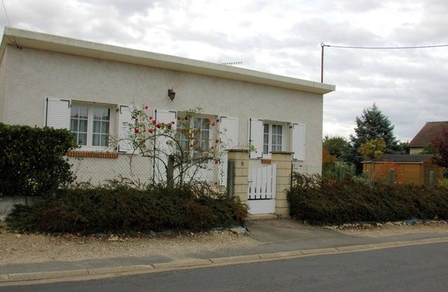 Charming Cottage with Private Garden, Terrace & Garage near Loire Castles