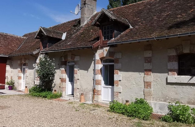 Charming Cottage with Terraces, 9 Hectares, Near Loire Castles!