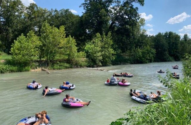 Charming, Comfy Cabin on the San Marcos River!
