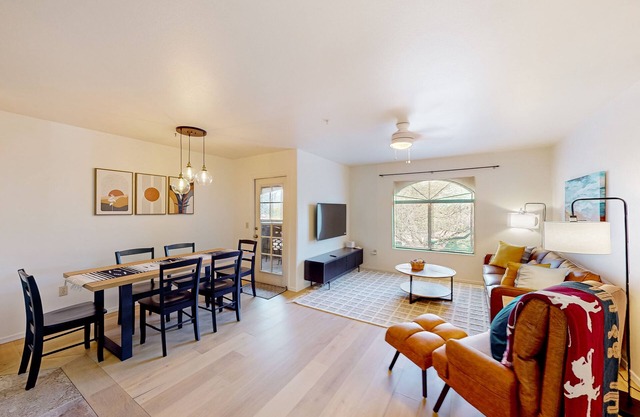 Charming condo with mountain views, pool, AC, & washer/dryer