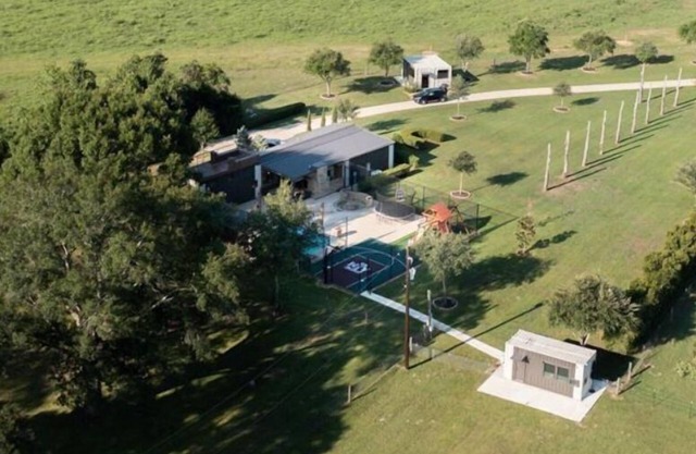 Charming container home 6-bed, pool house serene, tranquil and relax in nature.