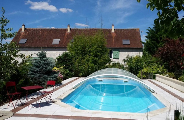 Charming Cottage with Shared Pool, Sauna, and Garden in the Heart of Loire Valley