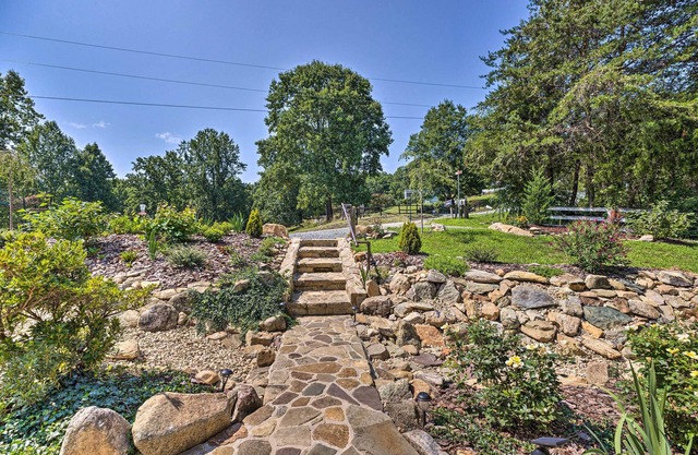 Charming Cottage < 10 Mi to Wineries & Skiing!