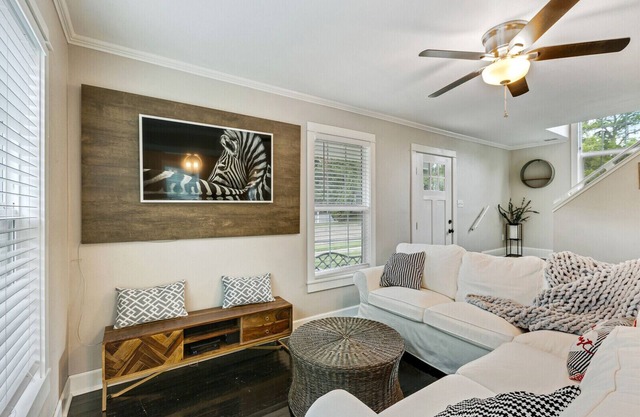 Charming Cottage 5 minutes drive to The Silos and all things Magnolia