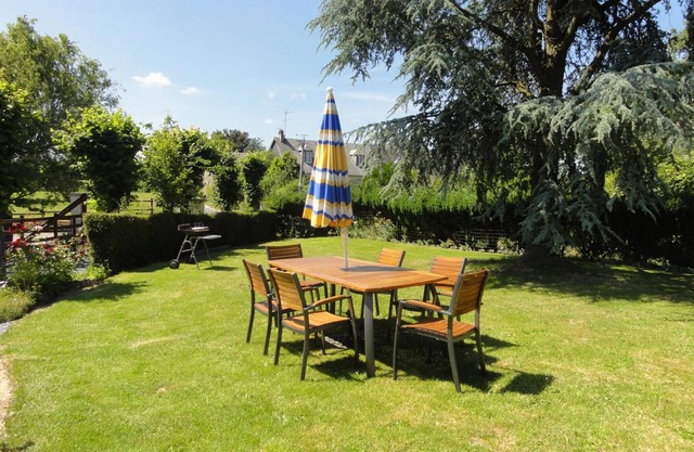 Charming Cottage: Fireplace, Baby Gear, WiFi, Garden, BBQ, Near Saint-Lô and Coutances