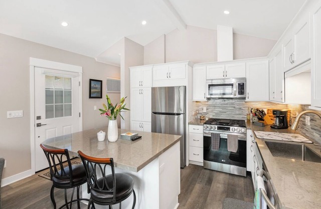 Charming cottage in delightful Coronado