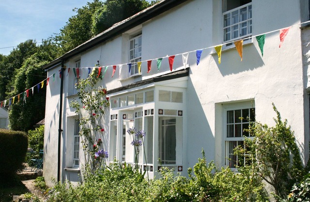 Charming cottage in spectacular location with private beach access