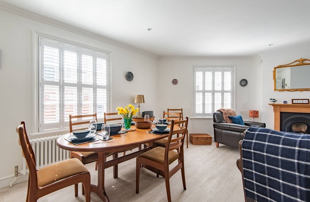 Charming cottage in the conservation area of Deal, sleeping 5 guests, pet friendly, seconds from the