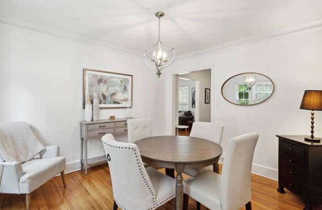 Charming Cottage in the heart of Buckhead
