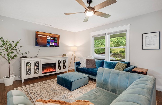 Charming Cottage in the Heart of Weaverville – Walk to Downtown!