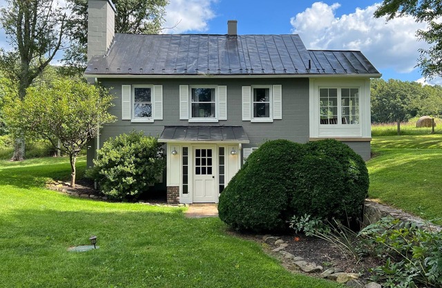 Charming cottage on 178 acres in Virginia's wine country
