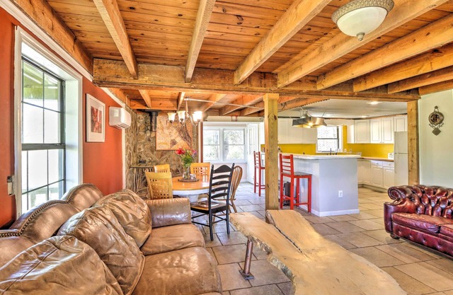 Charming Cottage w/Deck in Blue Ridge!