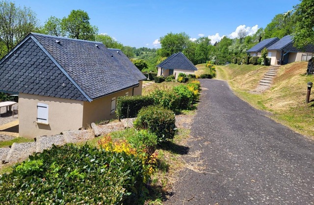 Charming Cottage with Pool, Terrace, and Scenic Views in Cantal