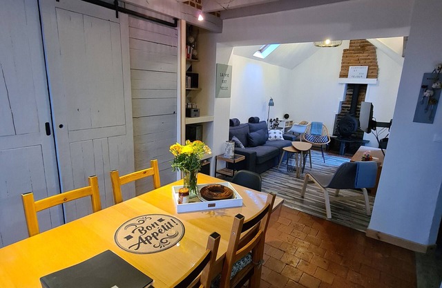 Charming Cottage with Garden in Loire, Near Châteaux, Pets Welcome
