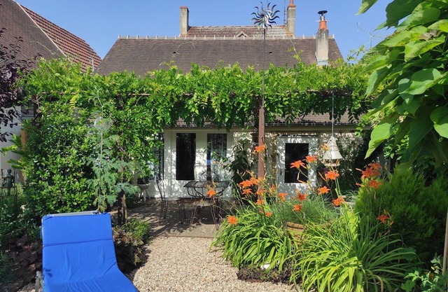 Charming Cottage with Mezzanine, Garden, and Close to Berry Canal and Roman Site