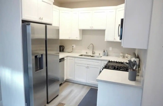 Charming & Cozy Haven Near Oak Park Brewing!