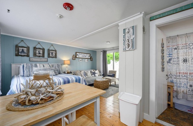 Charming Dennis Port Getaway for Two